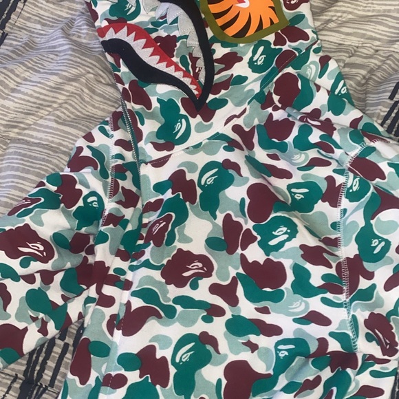 Bape Hoodie w/TAG mint chocolate